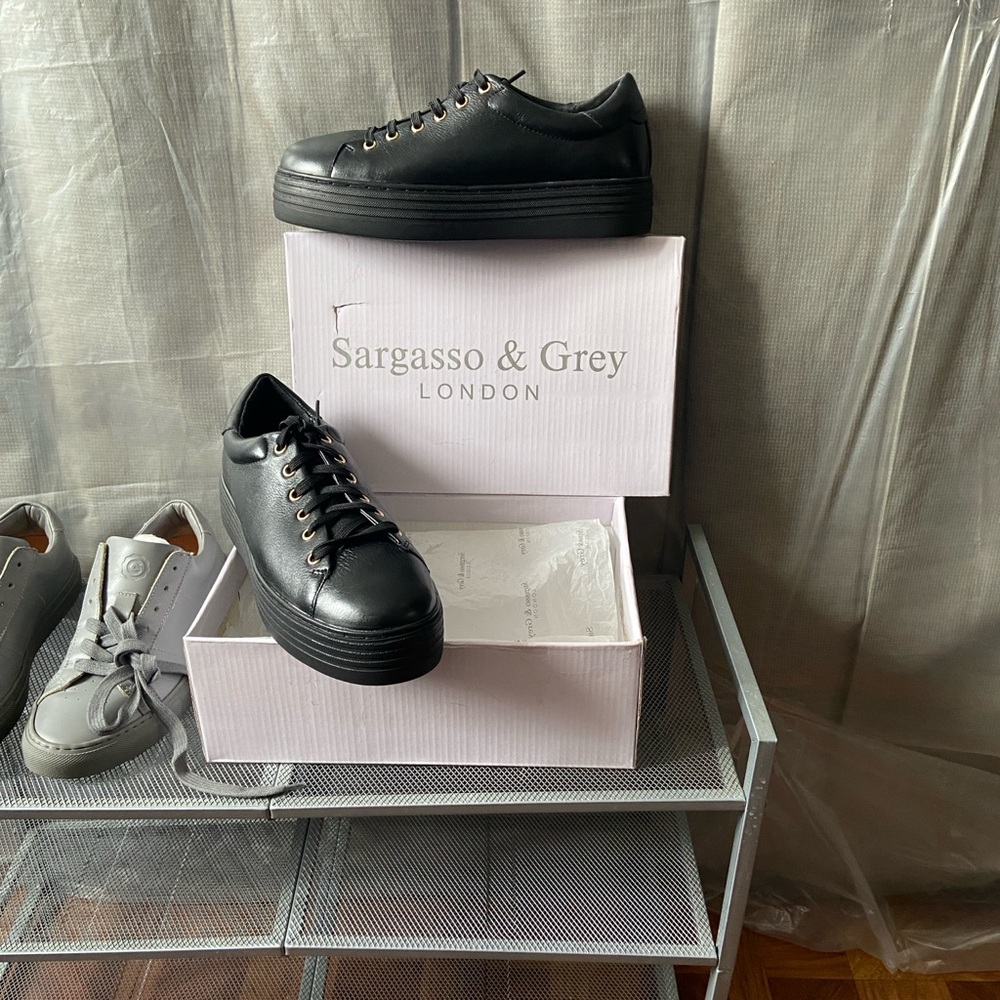 Women's wide fit trainers black grosgrain